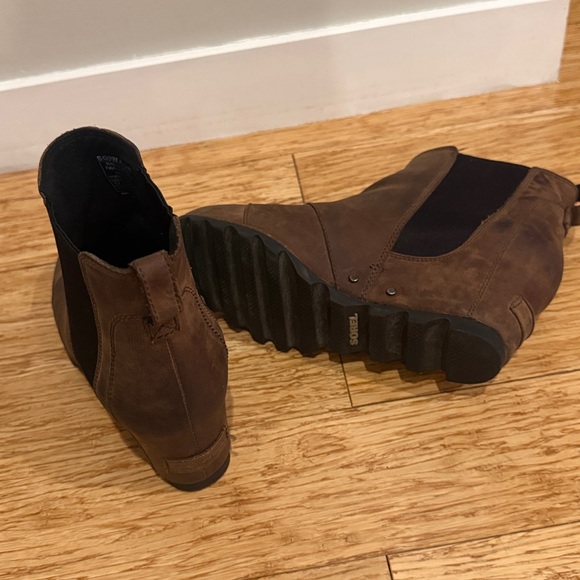 Sorel Joan of Arctic wedge Chelsea Brown Leather Ankle Booties - Picture 2 of 3